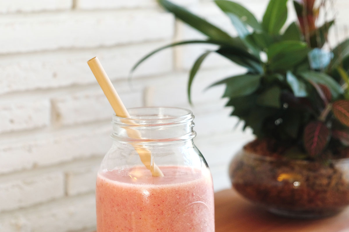 mason jar with smoothie and bamboo straw